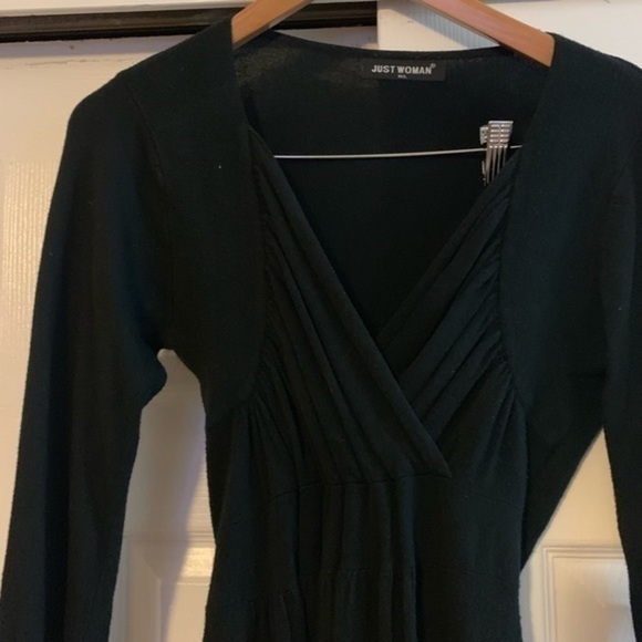 Black long sleeved V-Neck Mini Dress Size M /L - Picture 2 of 8